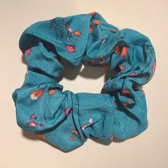 Accessories - D I T S Y • F L O R A L • Print Scrunchy | Teal